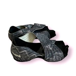 Nike dance/fitness wrap shoes